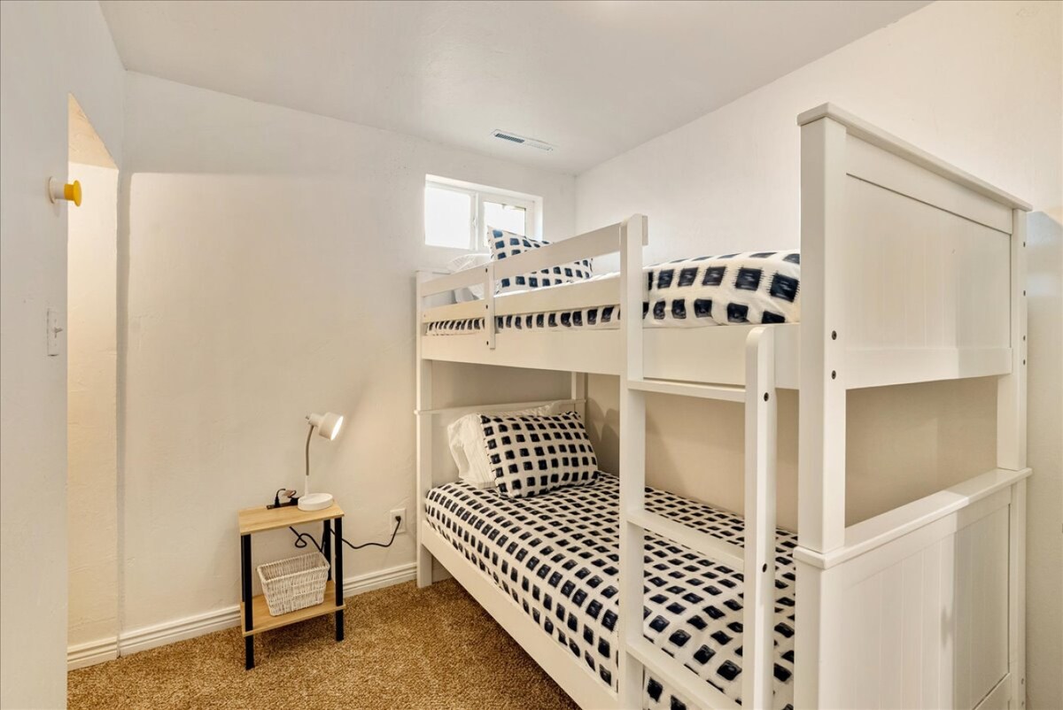 35-9332 Canyon Rd-35