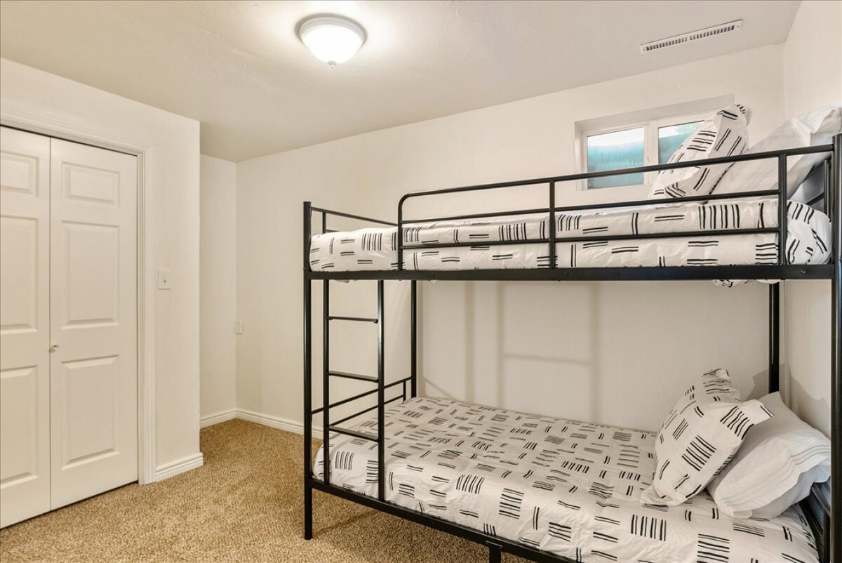 37-9332 Canyon Rd-37