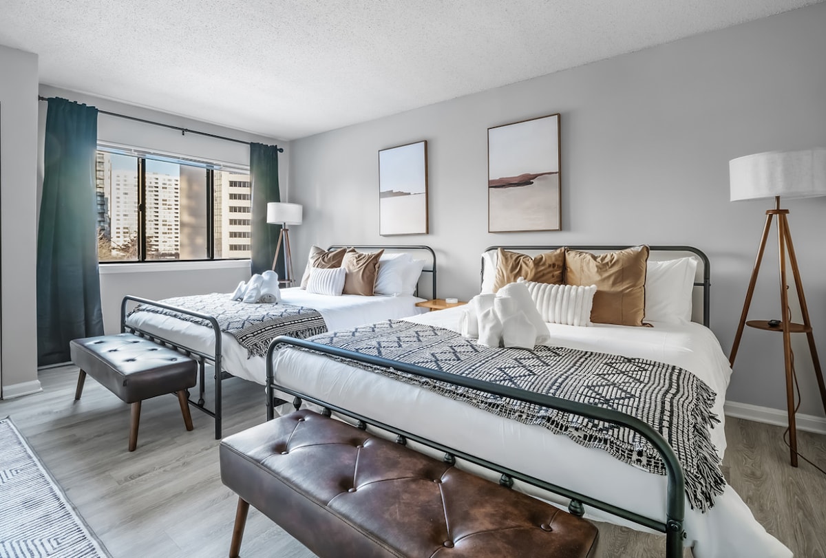 Egal, ob du zusätzlichen Platz benötigst oder einfach nur entspannen möchtest, dieses Zimmer mit 2 Queensize-Betten bietet sowohl Komfort als auch Flexibilität während deines Aufenthalts.