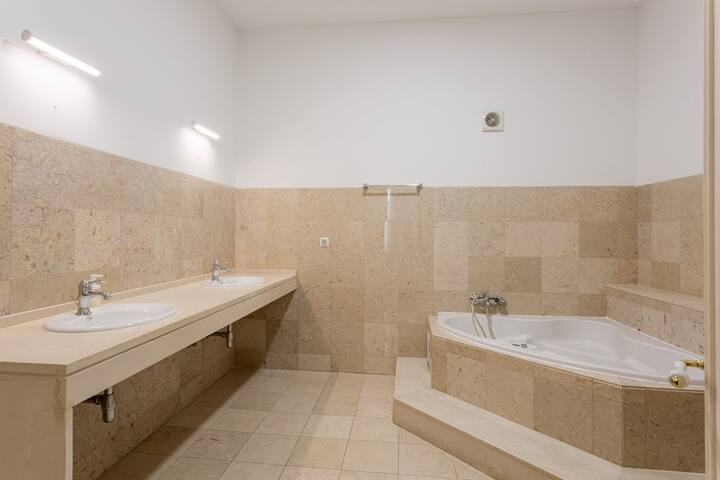 GuestReady – Family home near Santa Justa Lift gallery image 5