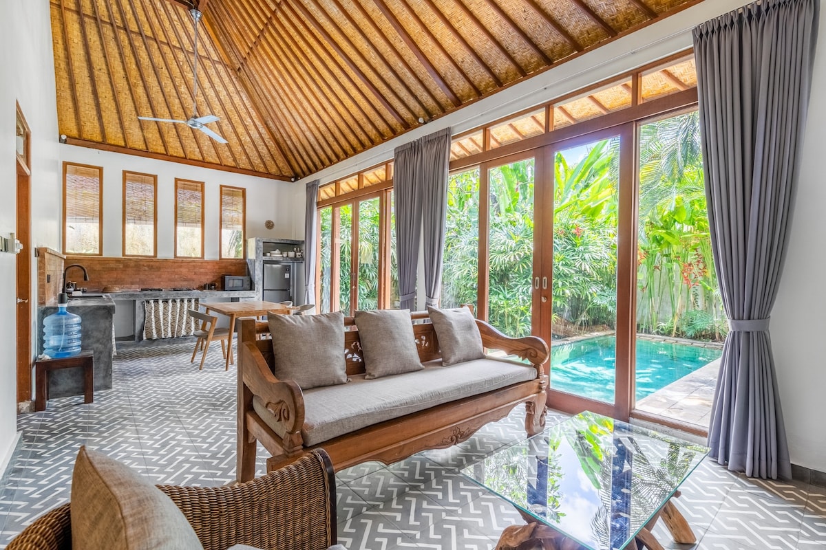 Villa in Kecamatan Ubud · ★4.74 · 2 bedrooms · 3 beds · 2 private baths, порівнянний Airbnb