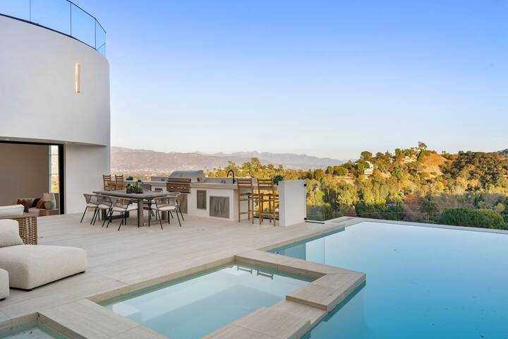 Stylish Studio City Oasis w/ Scenic Pool & Views gallery image 2