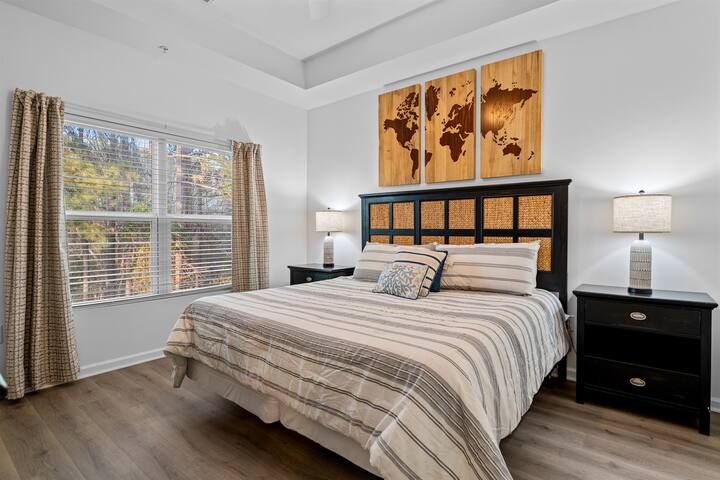 Dhomë gjumi master me krevat dopio "King" dhe banjë "Ensuite"