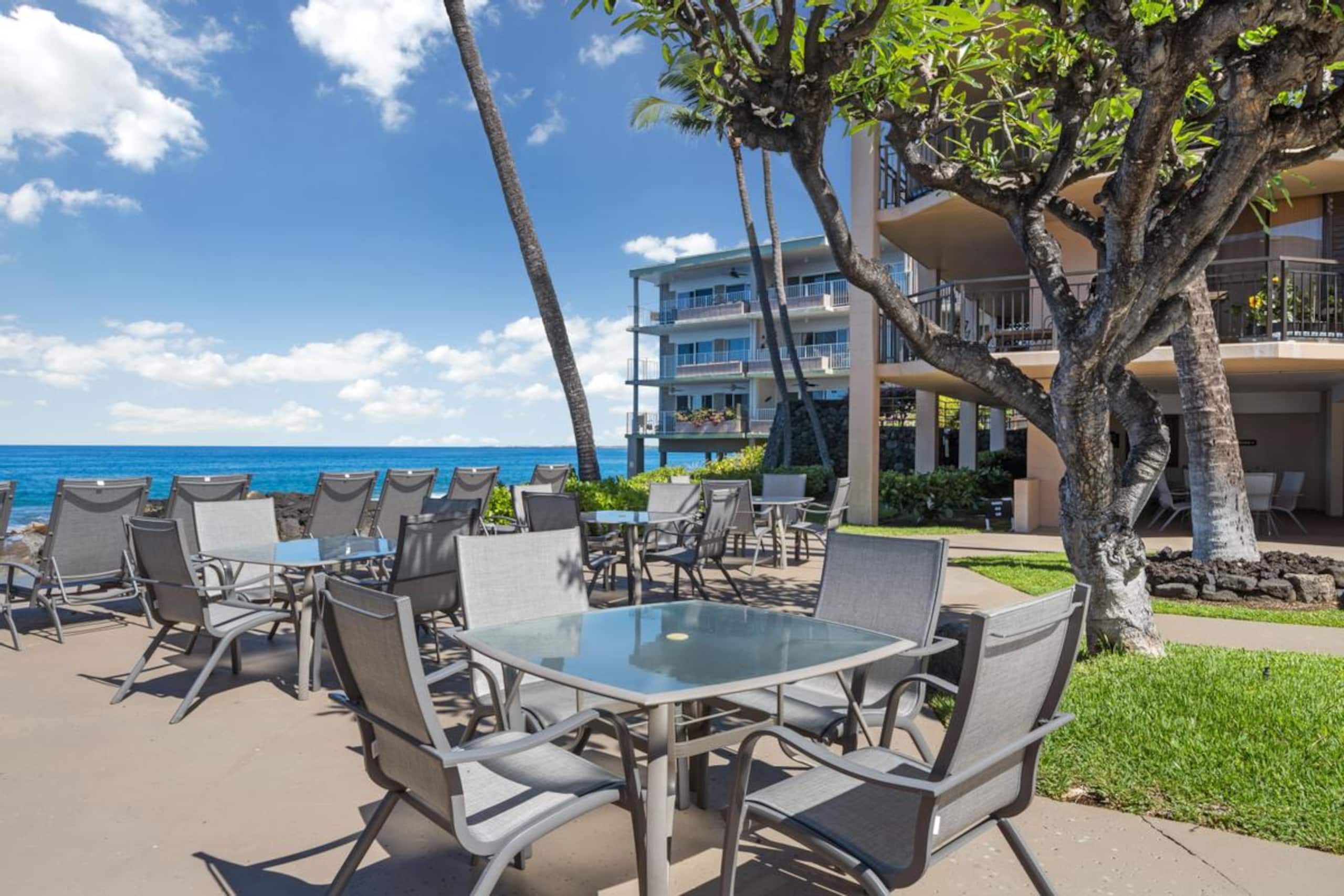Condo in Kailua-Kona · ★4.5 · 1 bedroom · 2 beds · 1 shared bath - Image 22