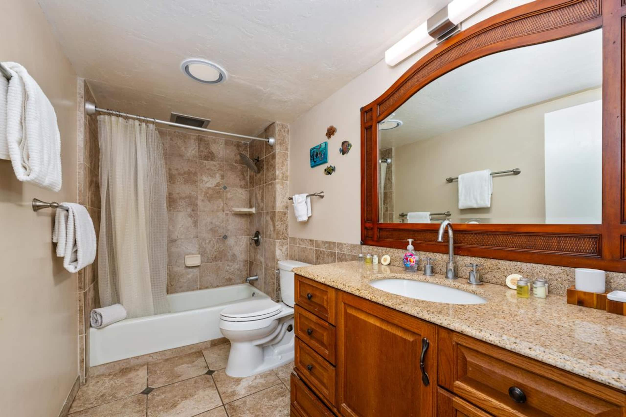 Condo in Kailua-Kona · ★4.5 · 1 bedroom · 2 beds · 1 shared bath - Image 14