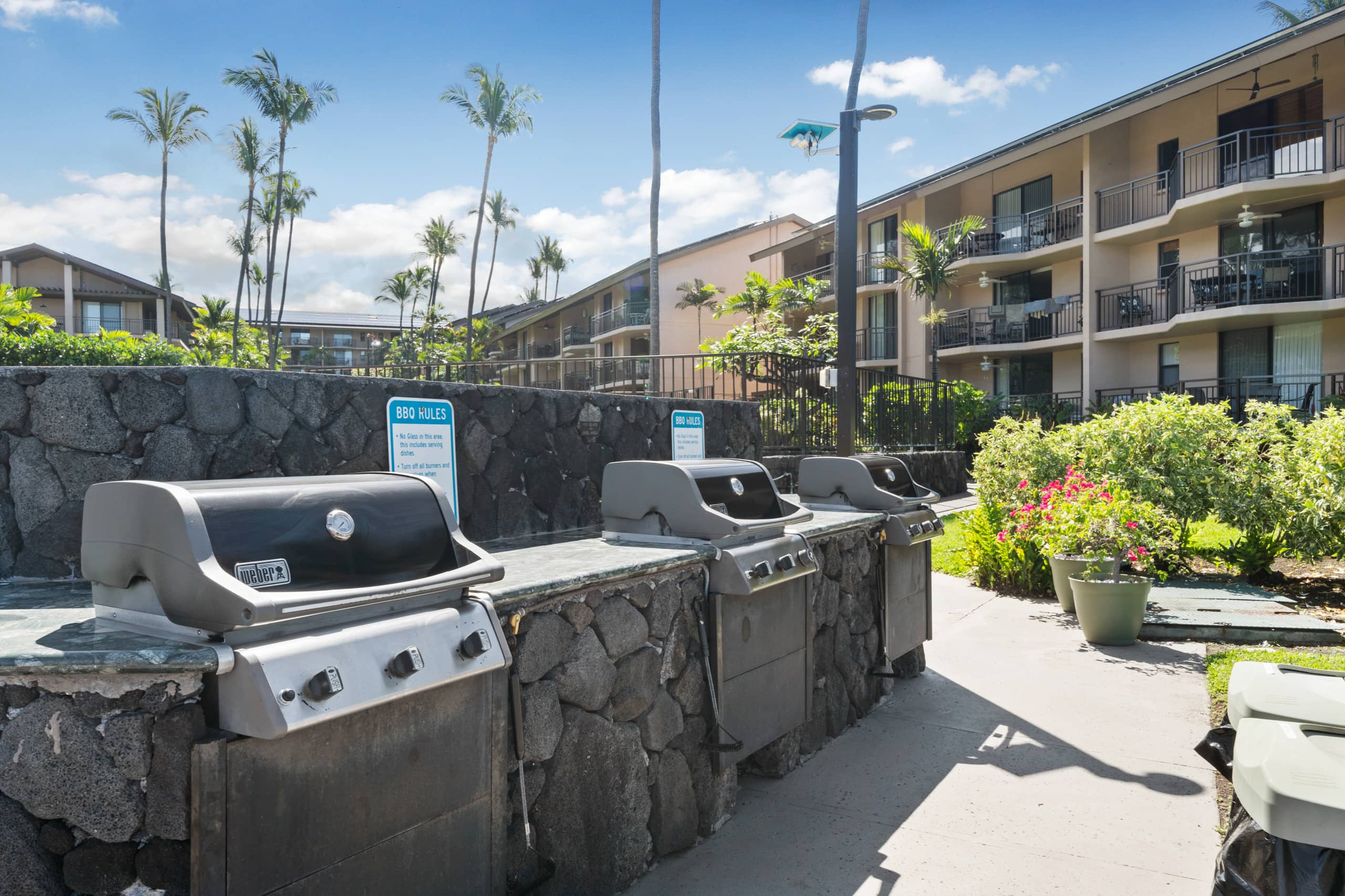 Condo in Kailua-Kona · ★4.5 · 1 bedroom · 2 beds · 1 shared bath - Image 23