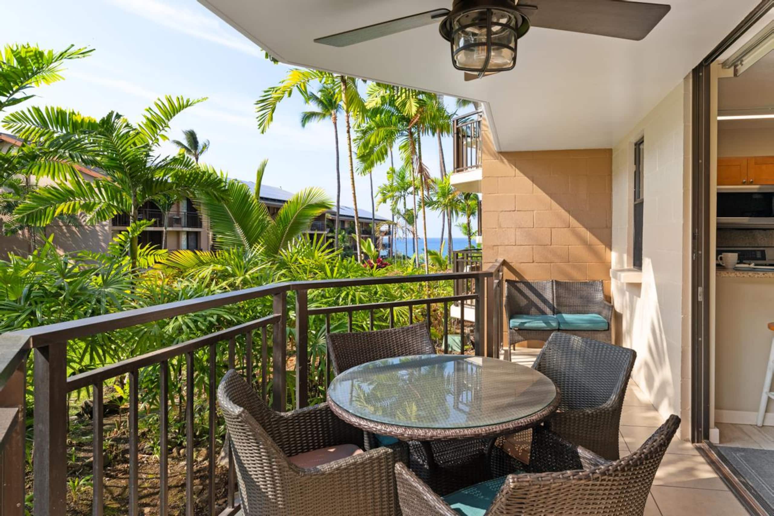 Condo in Kailua-Kona · ★4.5 · 1 bedroom · 2 beds · 1 shared bath - Image 1