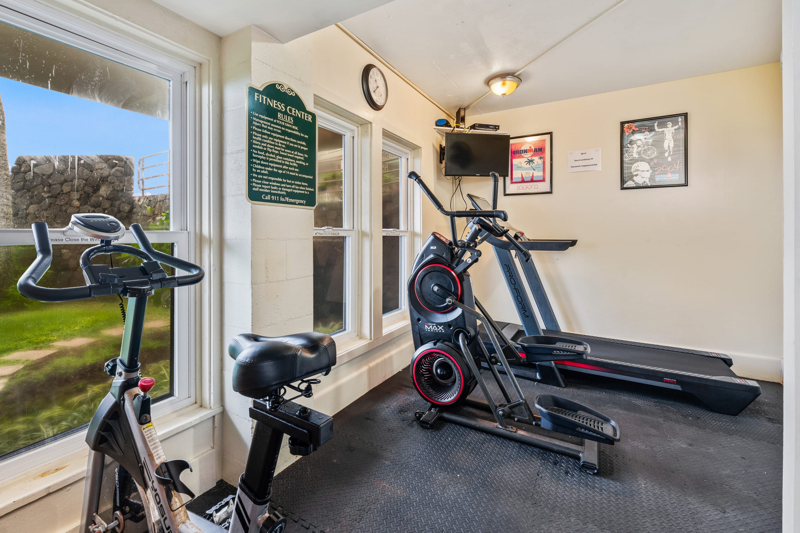 Condo in Kailua-Kona · ★4.5 · 1 bedroom · 2 beds · 1 shared bath - Image 11