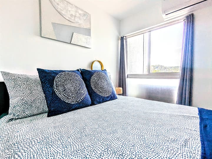 חדר שינה לאורחים עם נוף להרים