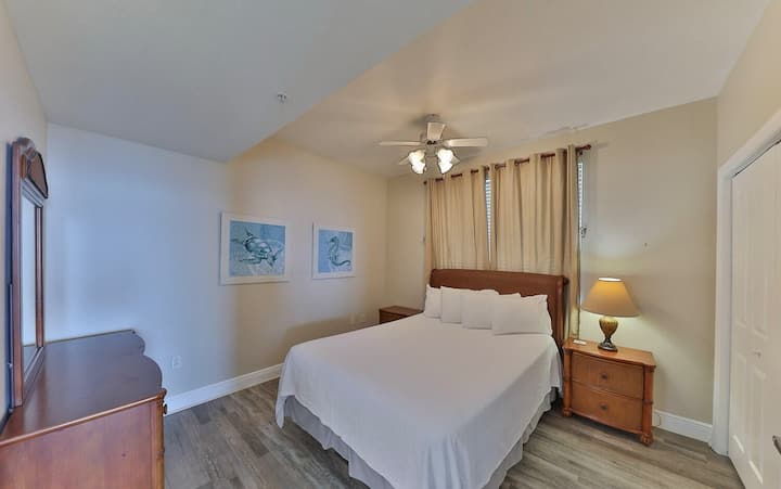 Dhomë gjumi për vizitorë me krevat dopio "queen" dhe banjë ngjitur (dhoma gjumi 2)