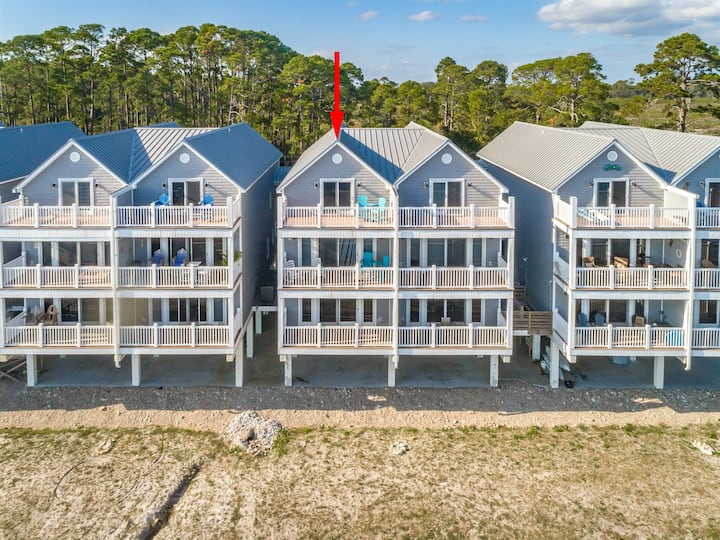 3 Buoys And A Gull! 3br/3.5ba Waterfront Condo - Carrabelle, FL