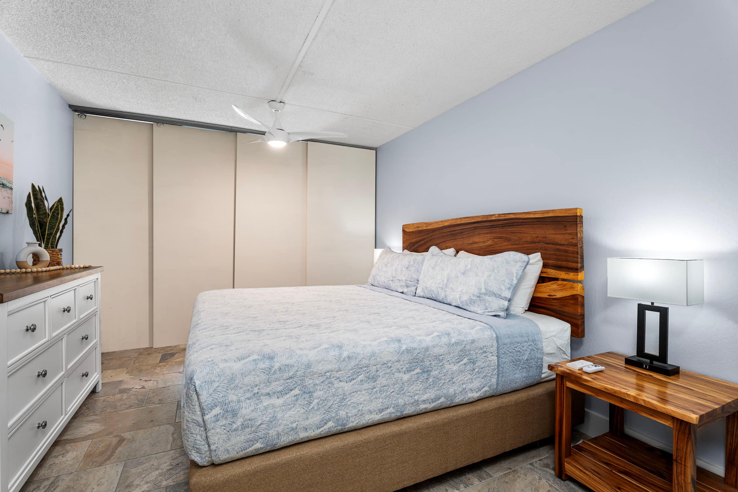 Condo in Kailua-Kona · ★4.92 · 1 bedroom · 2 beds · 2 baths - Image 15