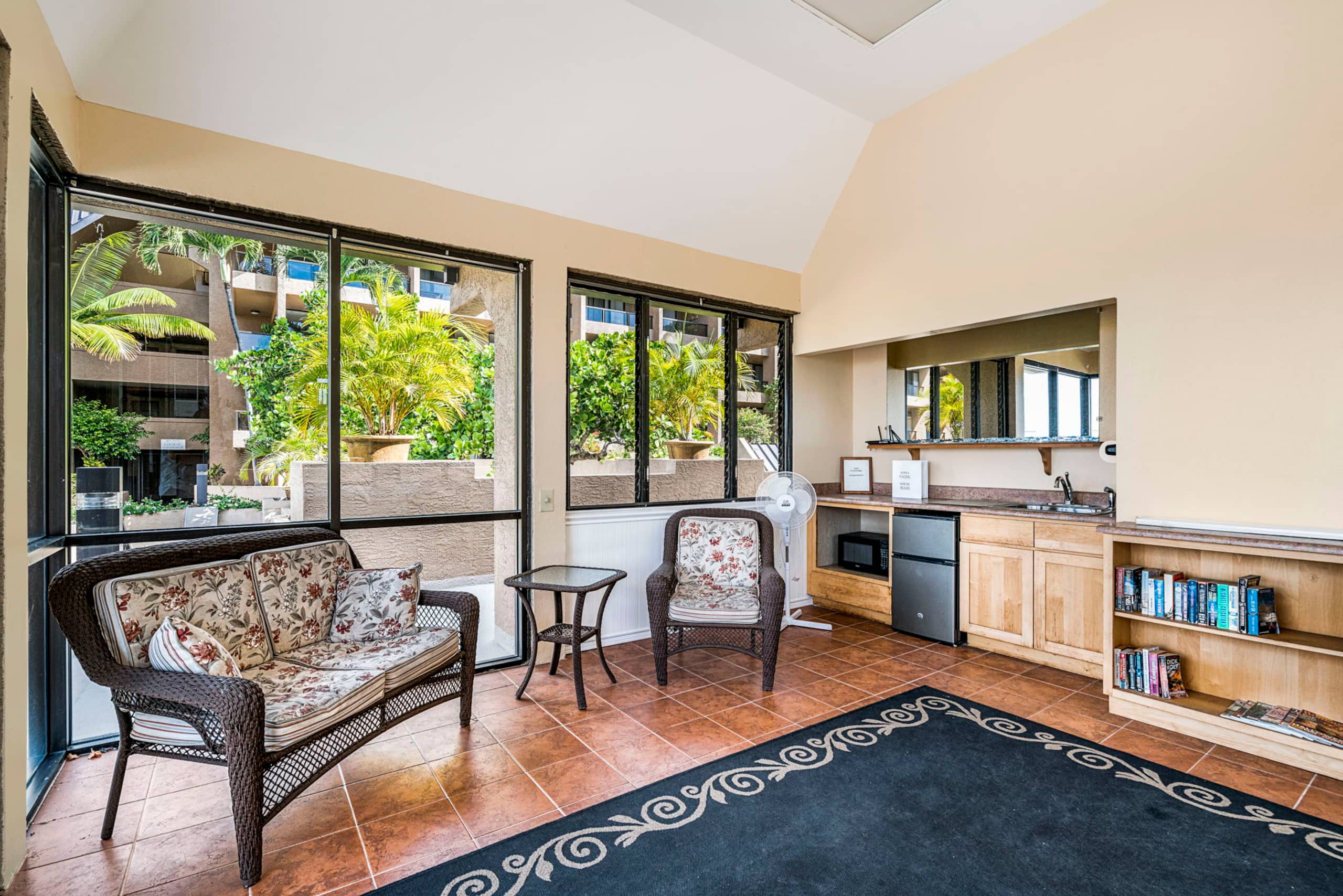 Condo in Kailua-Kona · ★4.92 · 1 bedroom · 2 beds · 2 baths - Image 35