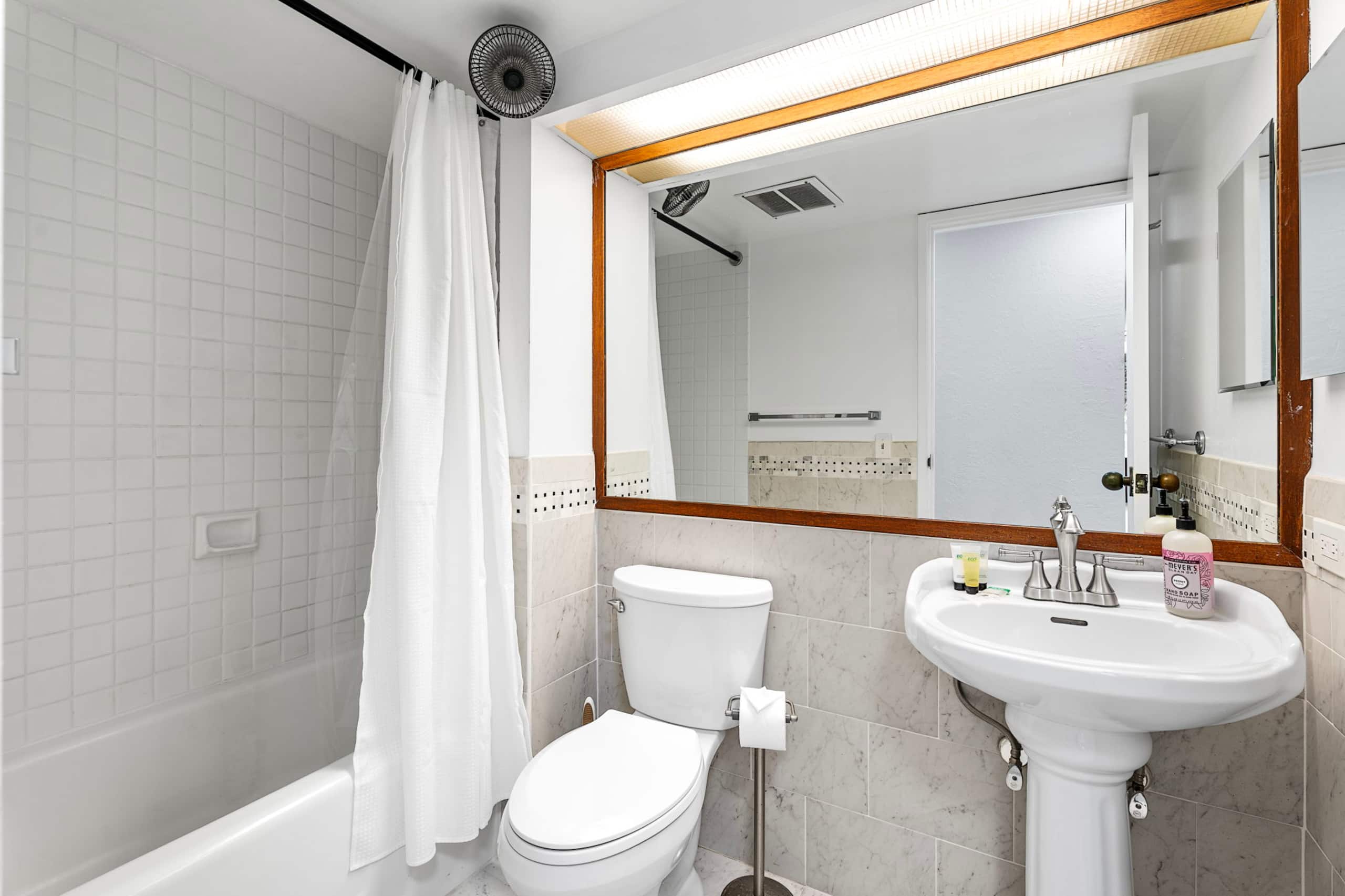 Condo in Kailua-Kona · ★4.92 · 1 bedroom · 2 beds · 2 baths - Image 25