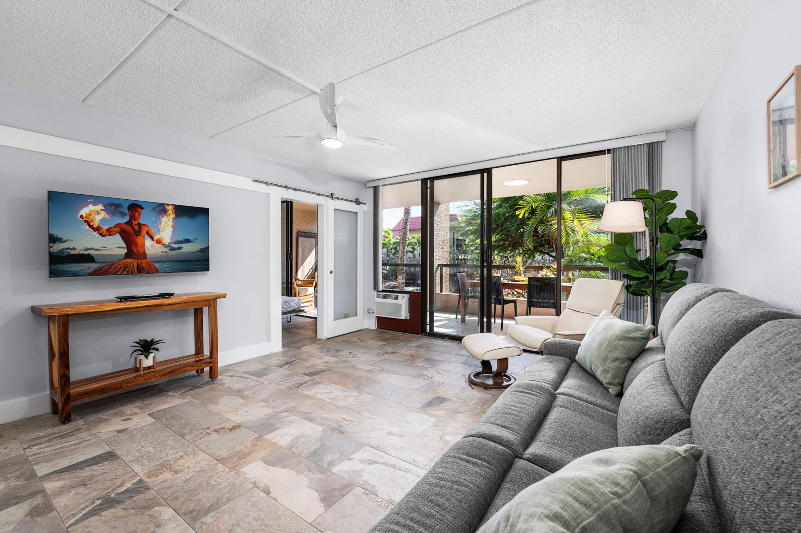Condo in Kailua-Kona · ★4.92 · 1 bedroom · 2 beds · 2 baths - Image 8