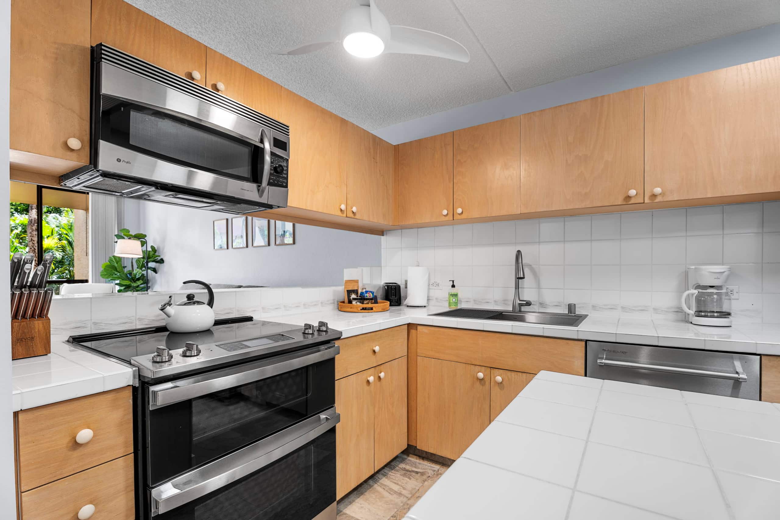 Condo in Kailua-Kona · ★4.92 · 1 bedroom · 2 beds · 2 baths - Image 10