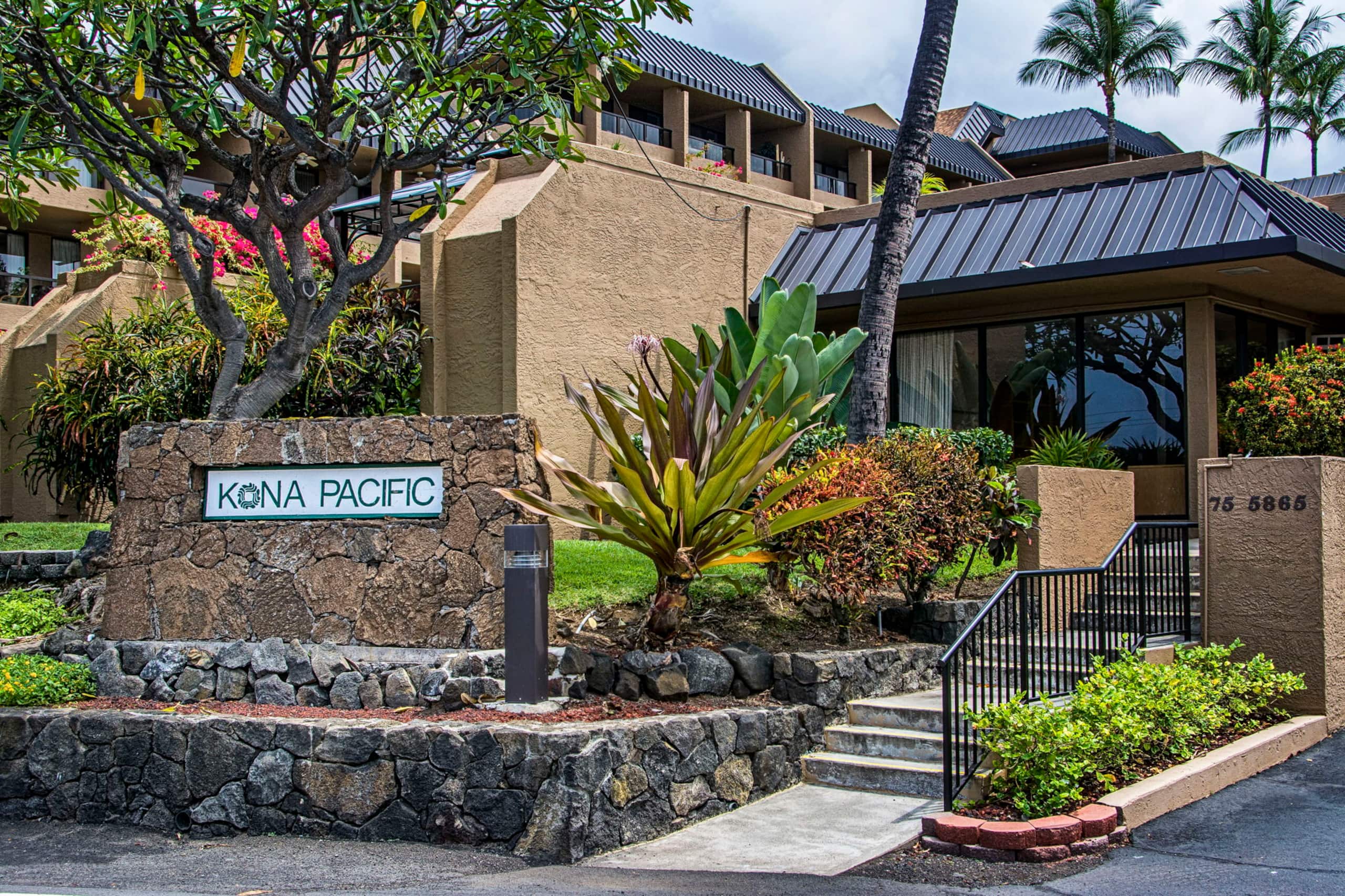 Condo in Kailua-Kona · ★4.92 · 1 bedroom · 2 beds · 2 baths - Image 37