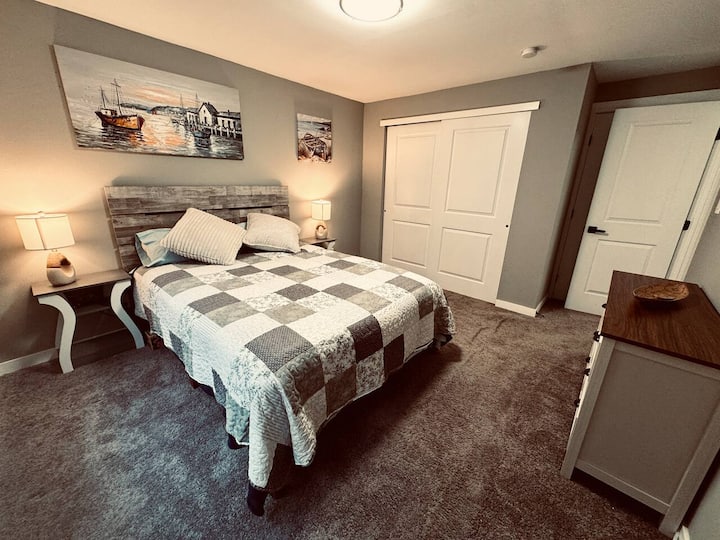 Main floor queen bedroom.