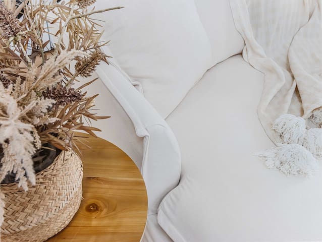 Coastal Home Retreat – Spacious, Sleeps 12 gallery image 4