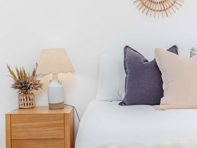 Coastal Home Retreat – Spacious, Sleeps 12 gallery image 5