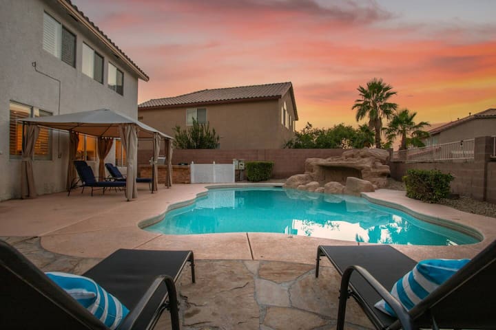 5 BD Luxury Vegas Stay w/Game Room and Pool!