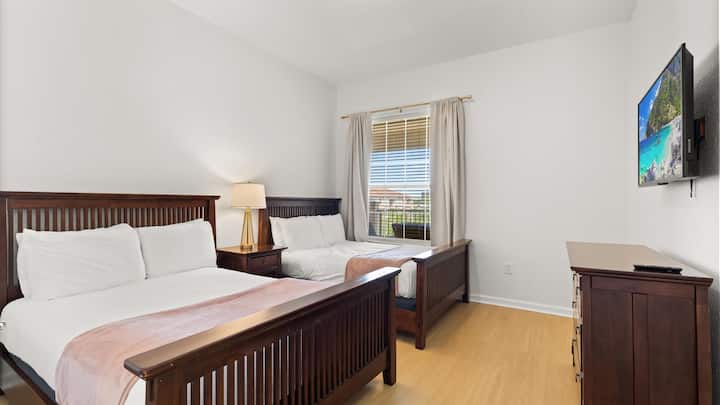 Chambre 2: 2 lits doubles avec draps propres et une télévision intelligente