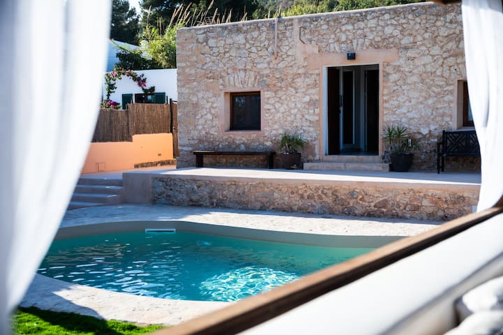 Can Calyssa: Luxury Villa Near City Center