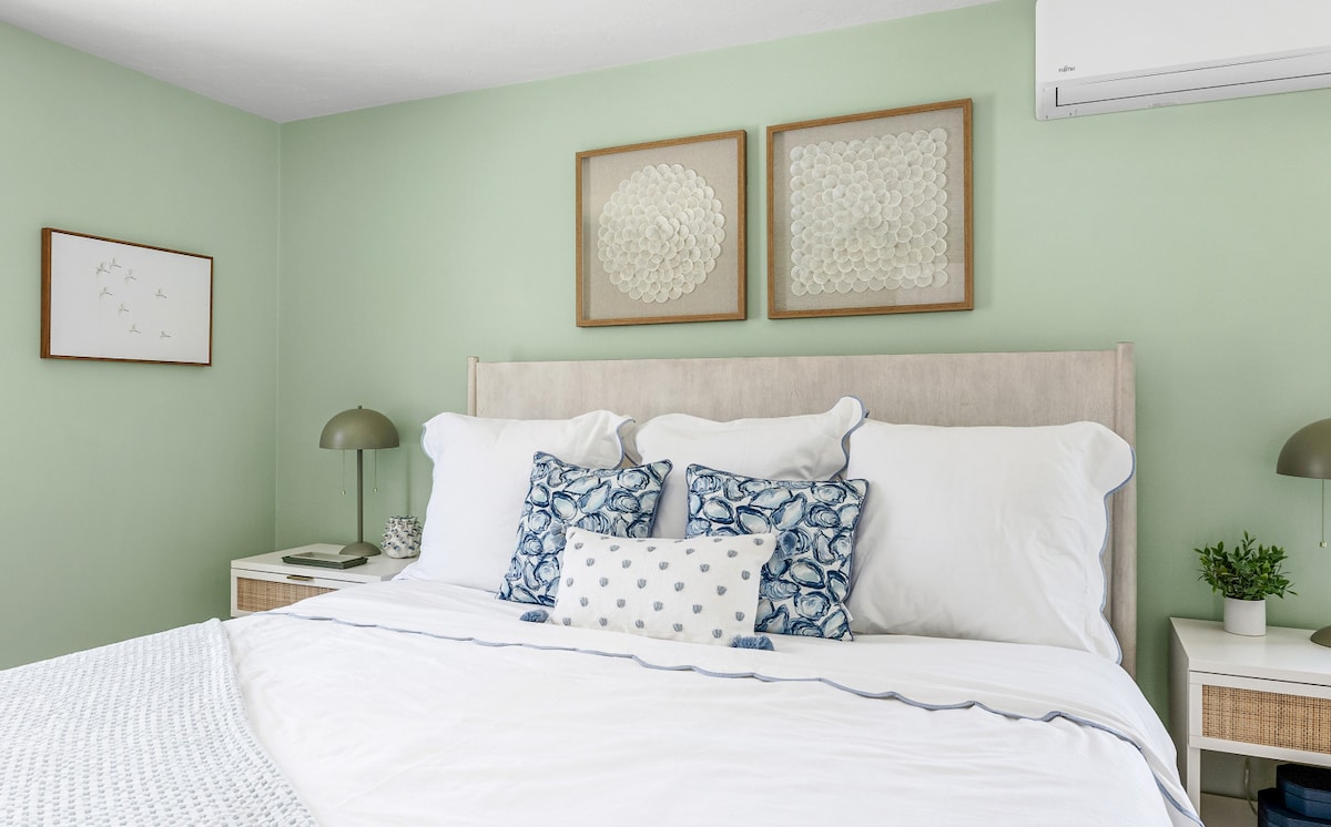 楼上加大双人床卧室