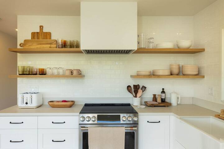 Cottage One – Luxury Escape on Hanalei River gallery image 2