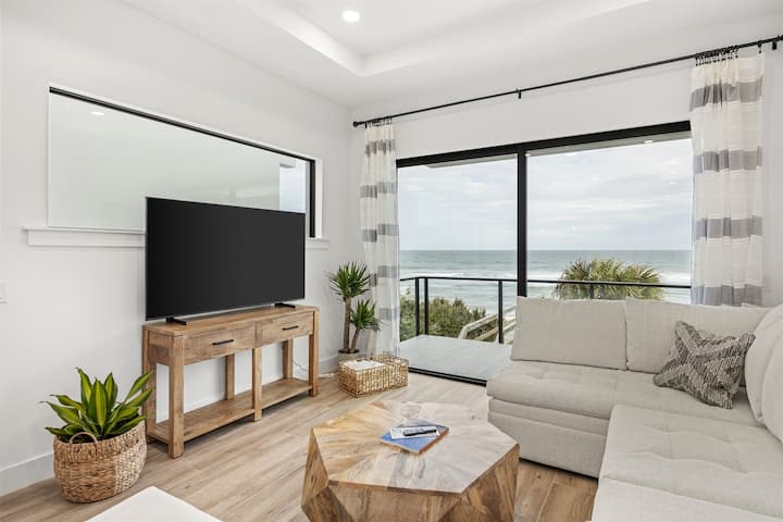 Melbourne Oasis: Beach Access, Pool & Rooftop Deck - Melbourne Beach, FL