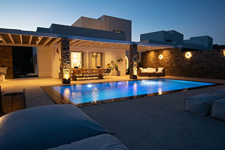 Sirocco pool villa in Antiparos