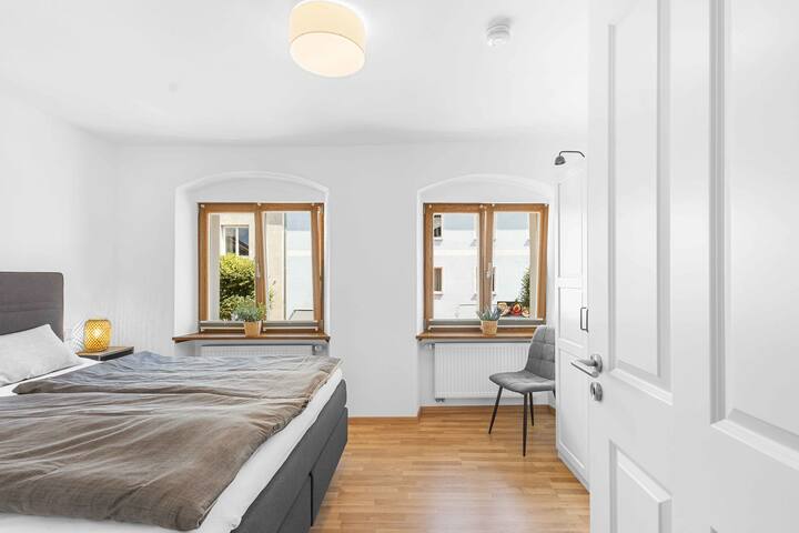 Საძინებელი ზამბარებიანი საწოლით