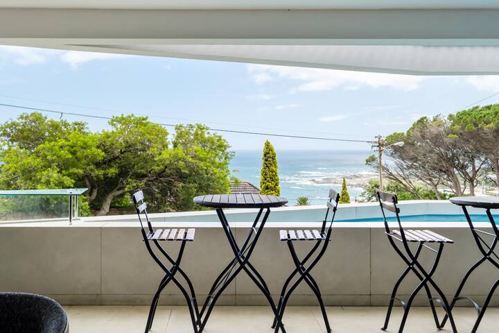4BR Camps Bay Villa w Pool and Garden Casa Meya gallery image 5
