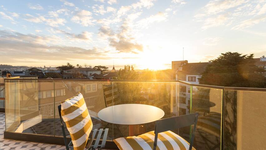 New 3BR w/ Rooftop & Balcony Views by LovelyStay gallery image 4