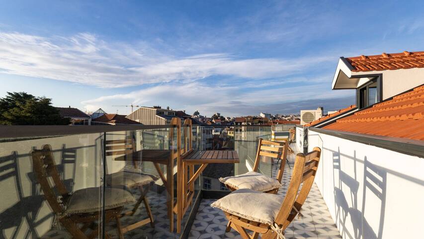 New 3BR w/ Rooftop & Balcony Views by LovelyStay gallery image 3