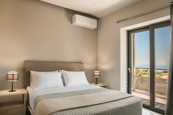 Rooms: Bedroom