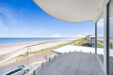 The Promenade - Beachfront in Henley Beach