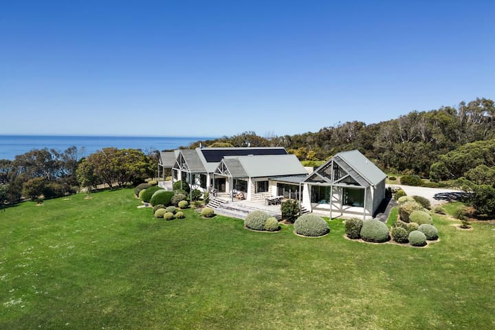 The Hamptons At Marengo -Executive Apollo Bay Home