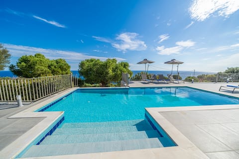 Villa Niki with swimming pool