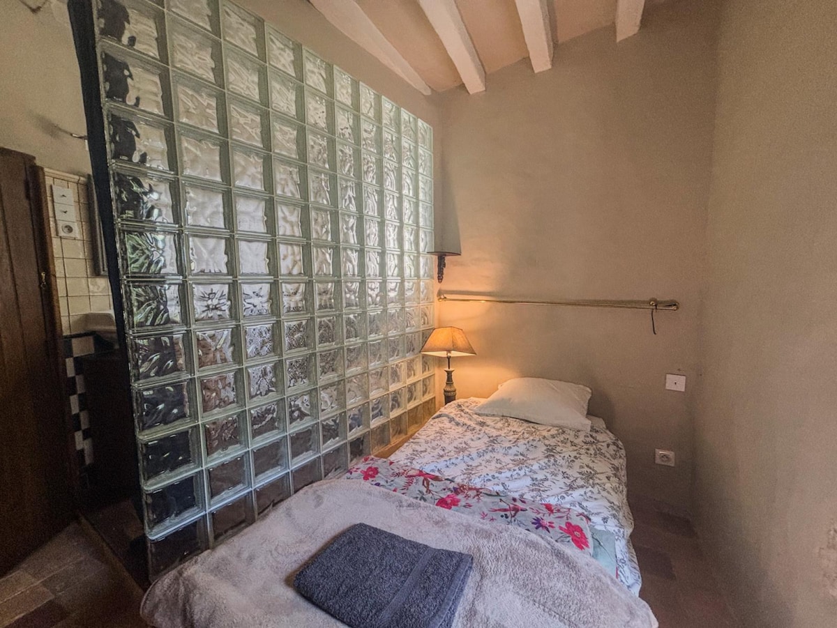 chambre au rez de chaussée pour une personne seule