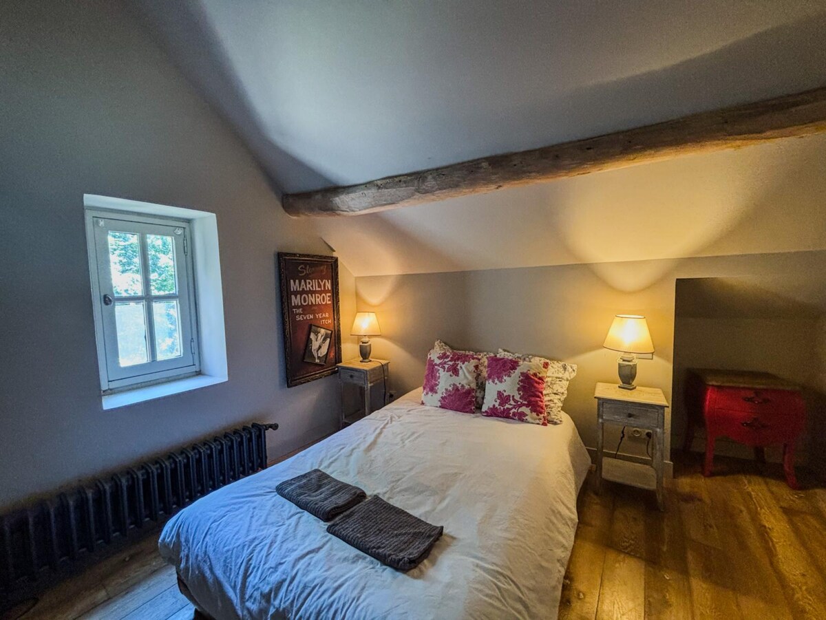 Chambre au premier étage avec lit de 120