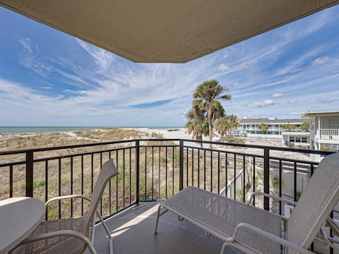 Elegant Beachfront | Walk Everywhere