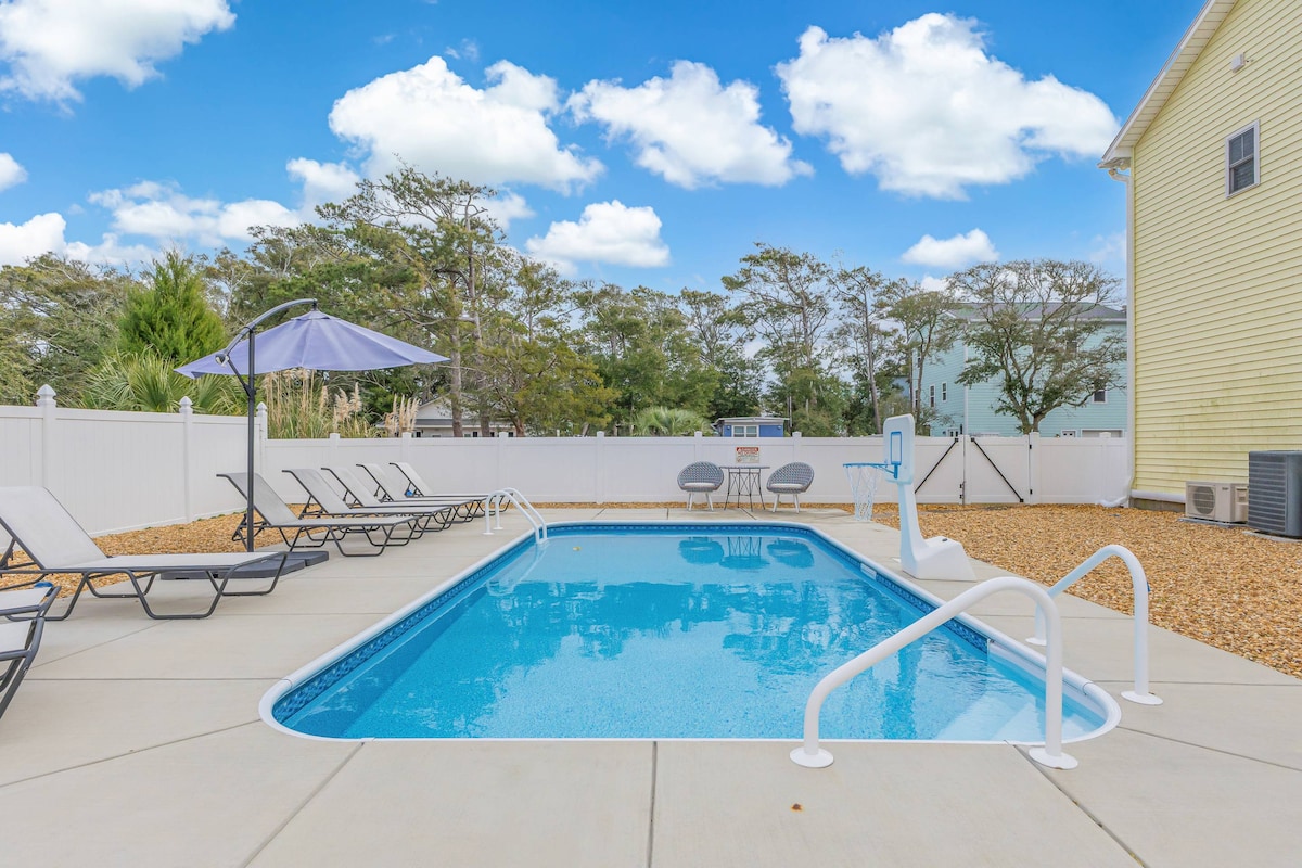 New Pool, Dog Friendly Home with Many Family Games
