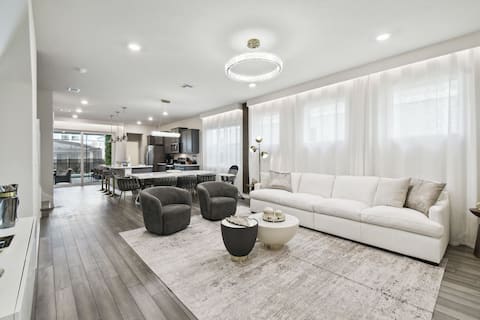 5BR Windsor Cay Home, All Suites
