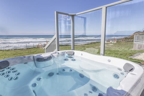 Ocean Front! Sleeps 12! Hot Tub! Dog Friendly!