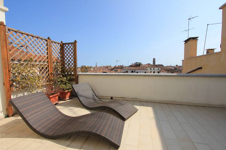 Apt. Grand Canal Terrace Scalzi gallery image 3