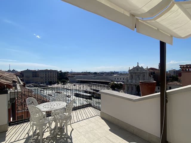 Apt. Grand Canal Terrace Scalzi