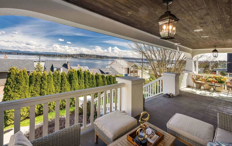 Leschi Retreat w/Breathtaking Water View,Sleeps 14 gallery image 5