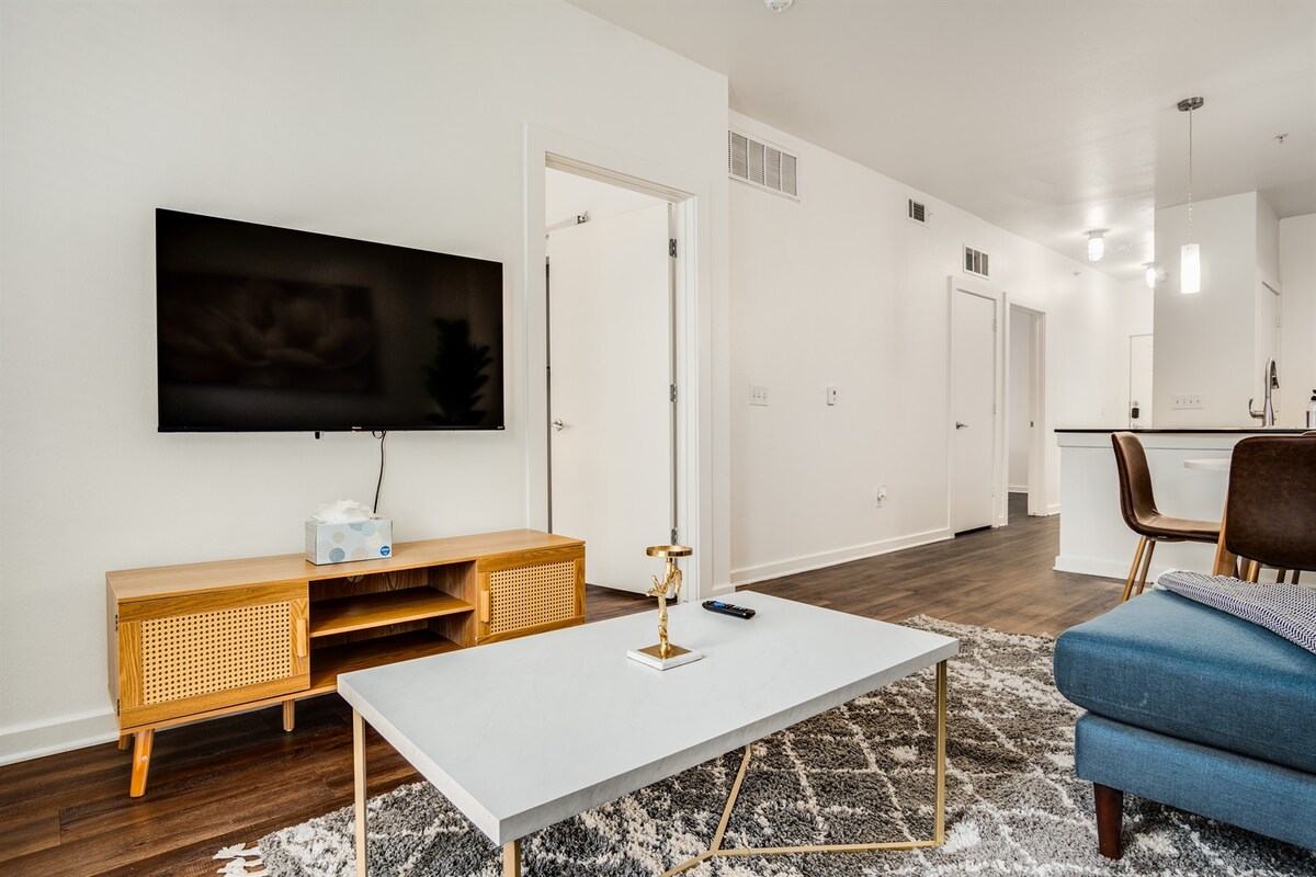 Boulevard Stays Walk to Downtown! 2BR SoCo