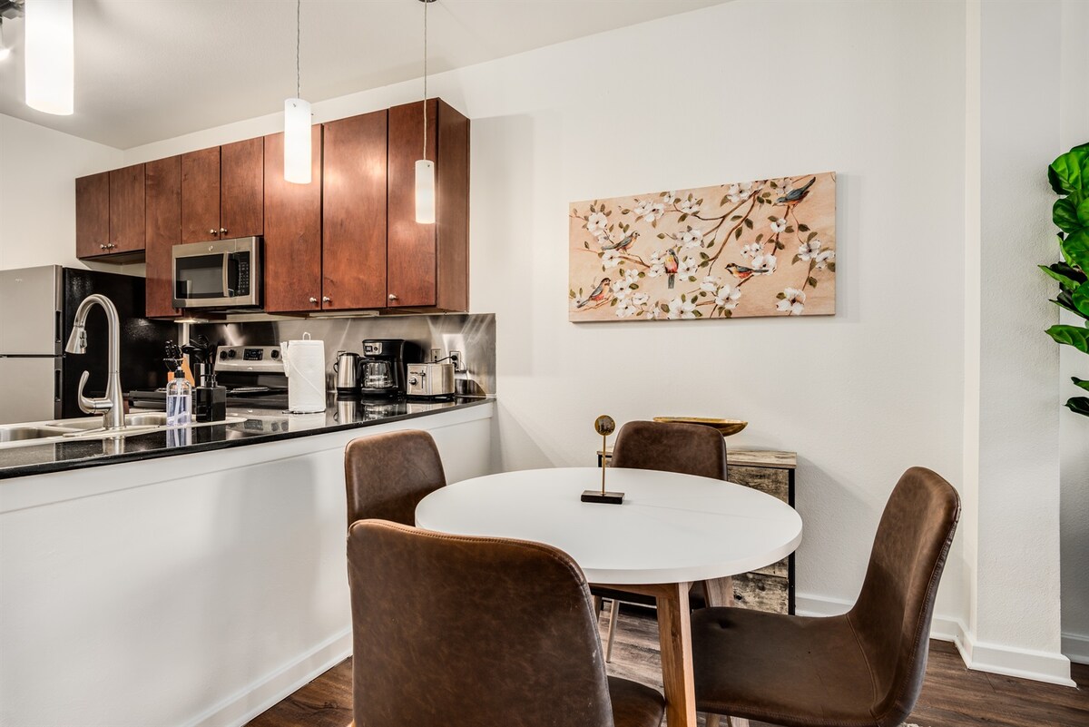 Boulevard Stays Walk to Downtown! 2BR SoCo